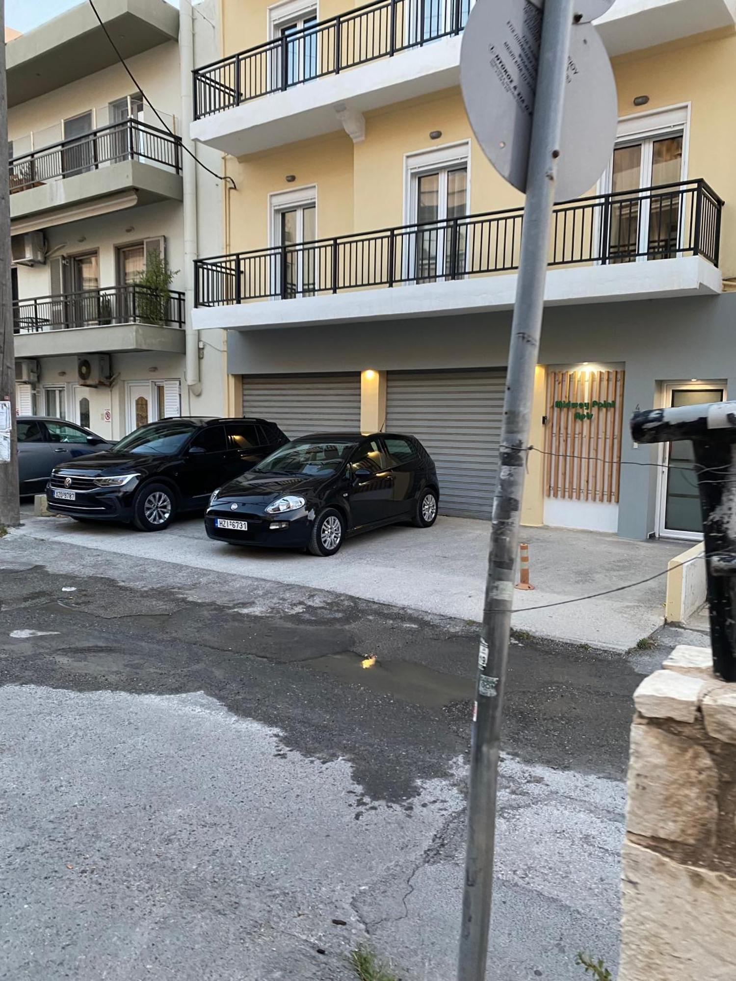 Midway Point Apts Heraklion  Ngoại thất bức ảnh